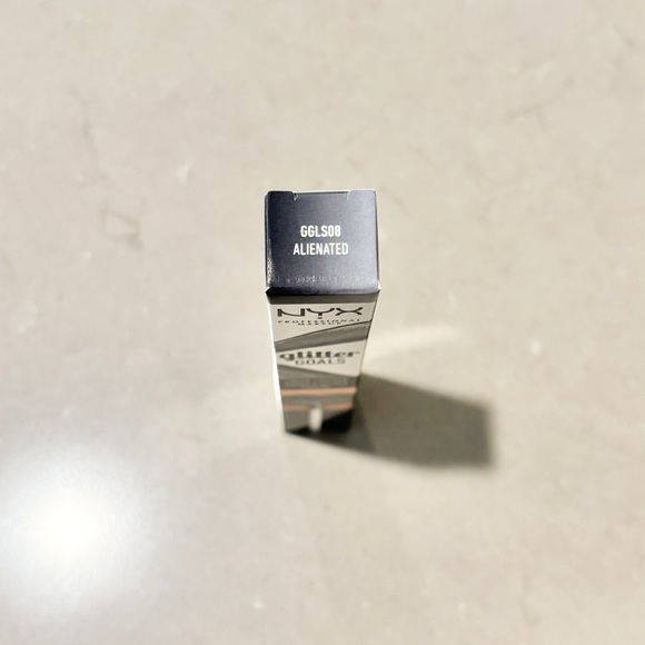 NYX Alienated Glitter Goals Liquid Lipstick Silver Metallic NEW - Picture 2 of 5